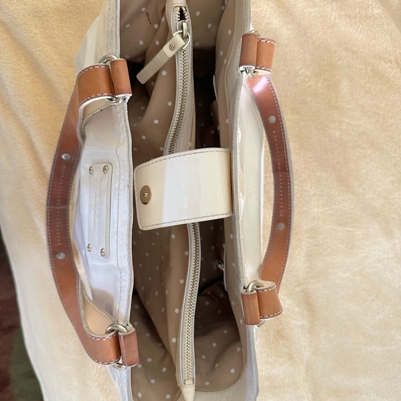 Kate Spade New York patent leather snap tote with zippered pockets- beautiful! - Picture 8 of 13